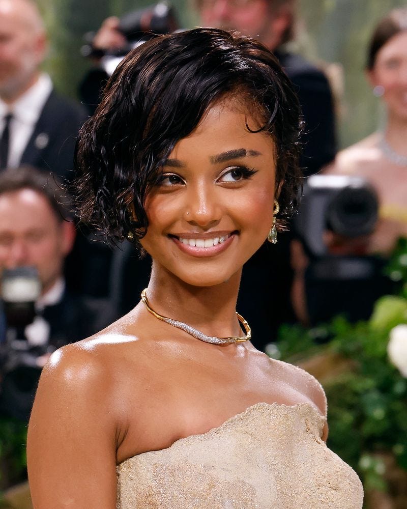 Wet Look Dark Brown Wavy Bob, Chin Wet Look Dark Brown Wavy Bob, Chin — Trendy Short Hair Hairstyles