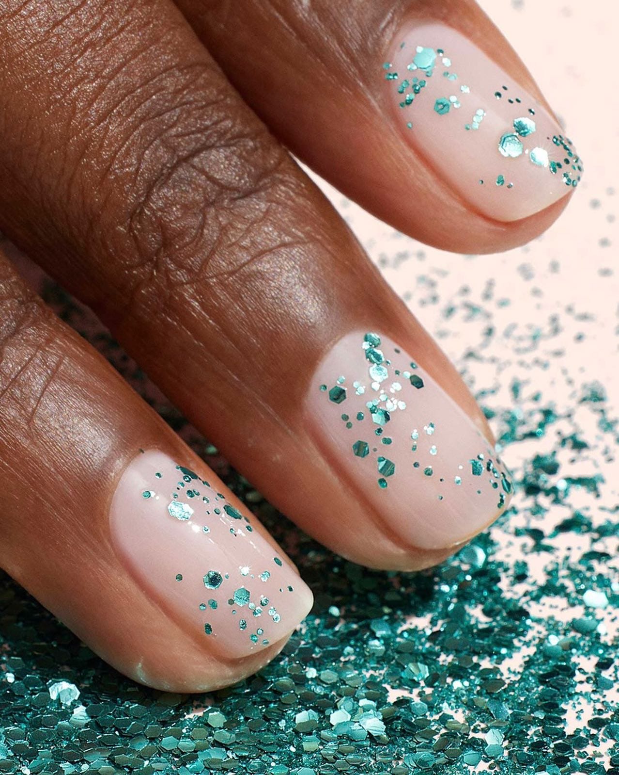 Sheer Nude Teal Hex Glitter Short Almond Nails Sheer Nude Teal Hex Glitter Short Almond Nails — Trendy Short Nails Color