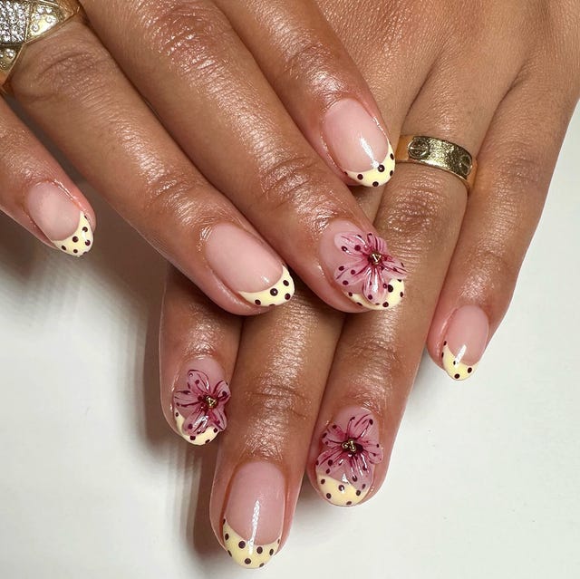 Nude Yellow Dot French 3D Floral Short Nails Nude Yellow Dot French 3D Floral Short Nails — Trendy Short Nails Color
