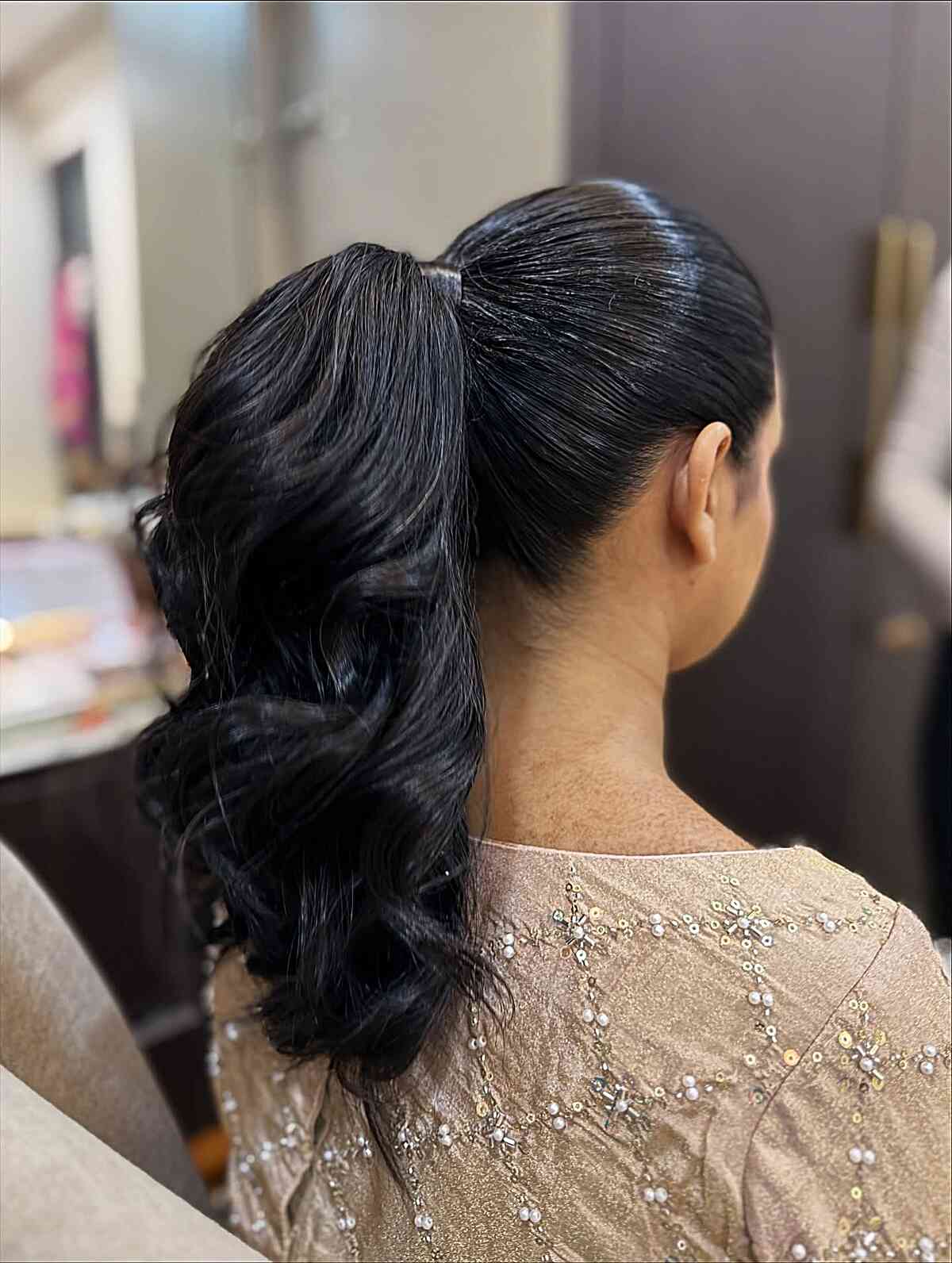 Voluminous Wavy Mid-Back Ponytail — Trendy Slick Back Ponytail