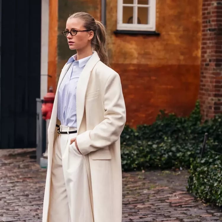Sleek Mid-Back Blonde Ponytail — Trendy Slick Back Ponytail
