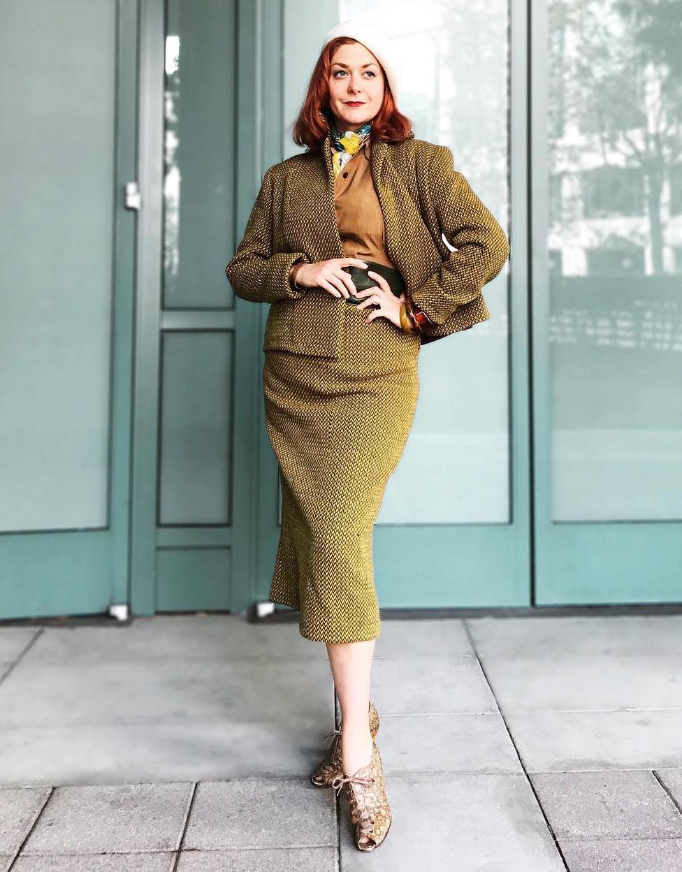 1950s Inspired Black Bodycon Dress — Trendy Vintage Outfits