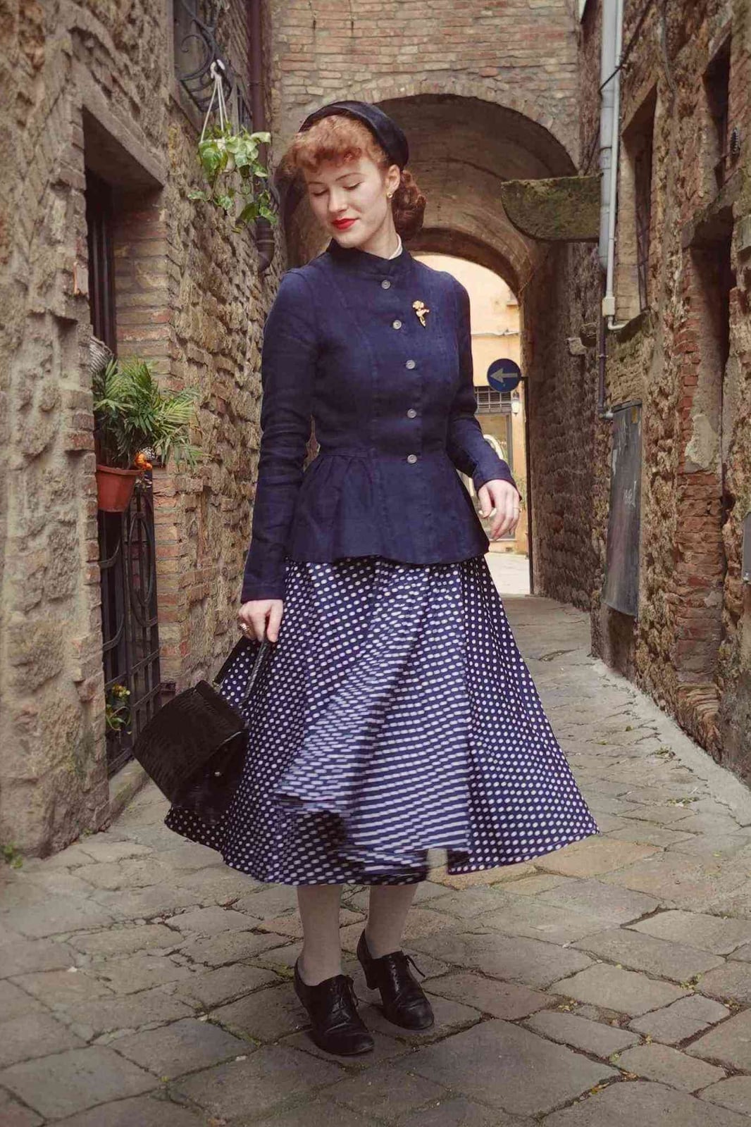 1950s Peplum Jacket and Polka Dot Full Skirt — Trendy Vintage Outfits