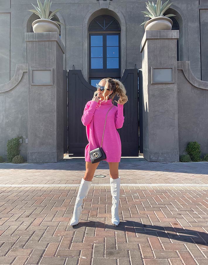 Oversized Sweater Dress With Knee-High Boots Oversized Sweater Dress With Knee-High Boots — Trendy White Boots Outfit