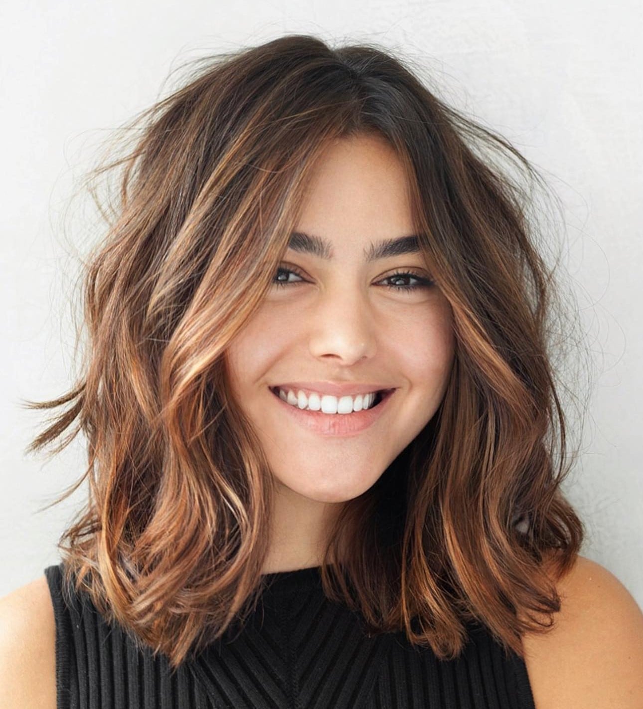 Collarbone Layers With Brown Highlights Collarbone Layers With Brown Highlights — Wavy Hair Hairstyles