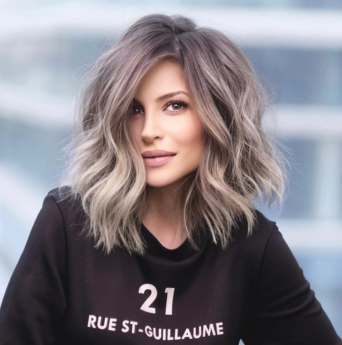 Collarbone Bob With Ash Blonde Highlights Collarbone Bob With Ash Blonde Highlights — Wavy Hair Hairstyles