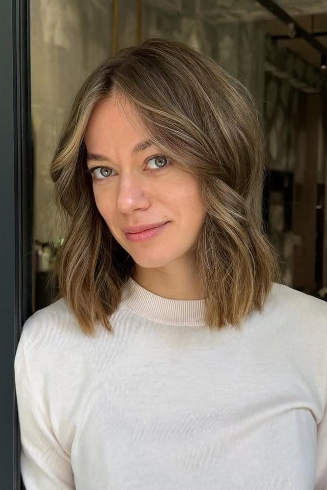Collarbone Waves With Fine Highlights Collarbone Waves With Fine Highlights — Wavy Hair Hairstyles
