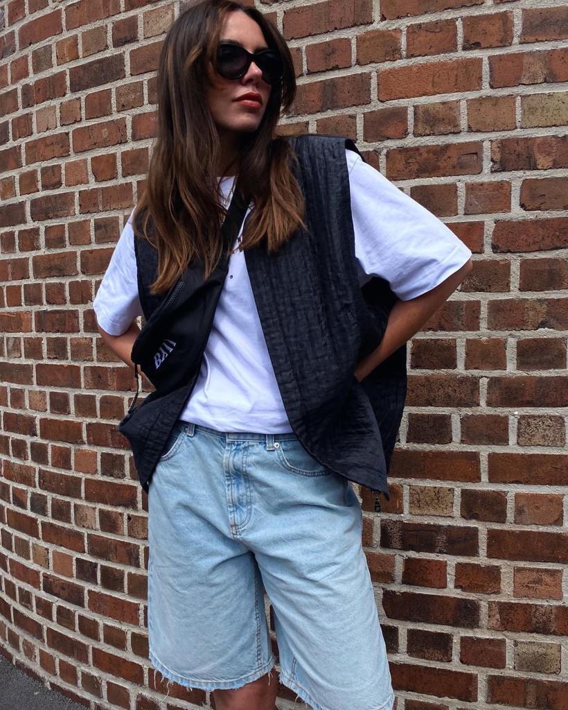 Quilted vest over white tee and wide-leg shorts Quilted vest over white tee and wide-leg shorts — Zoo Outfits
