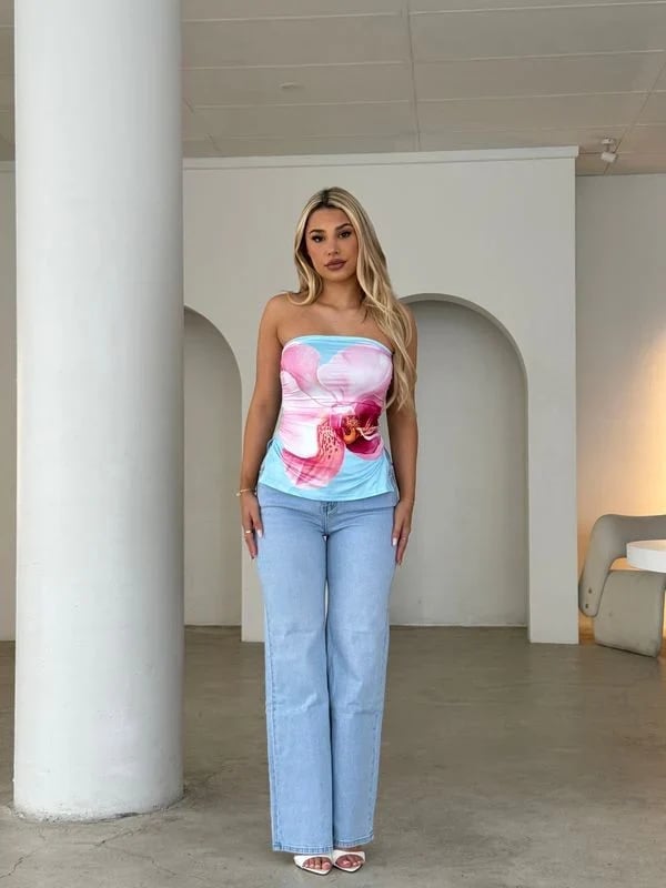 Floral tube top and wide-leg jeans Floral tube top and wide-leg jeans — Zoo Outfits
