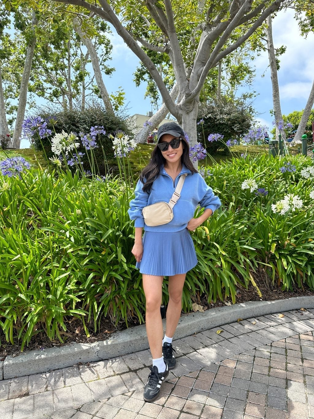 Blue quarter-zip sweatshirt and pleated mini skirt Blue quarter-zip sweatshirt and pleated mini skirt — Zoo Outfits